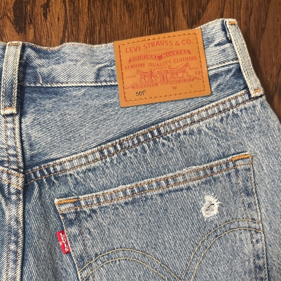 Levi’s 501 Shorts - Picture 3 of 3